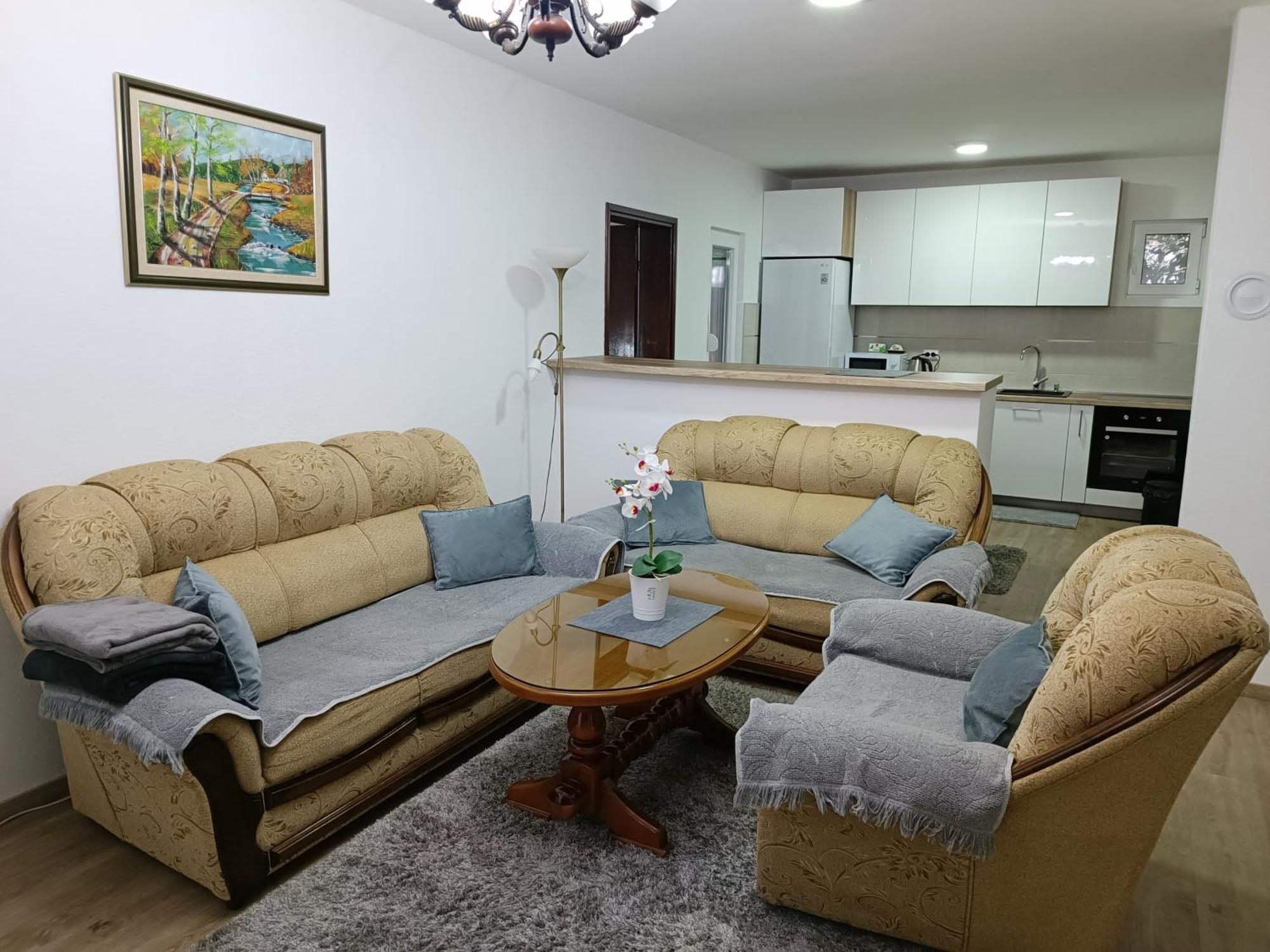 Entire House Floor - 2-Bedroom Cozy & Peaceful Apartment Podgorica Exteriör bild