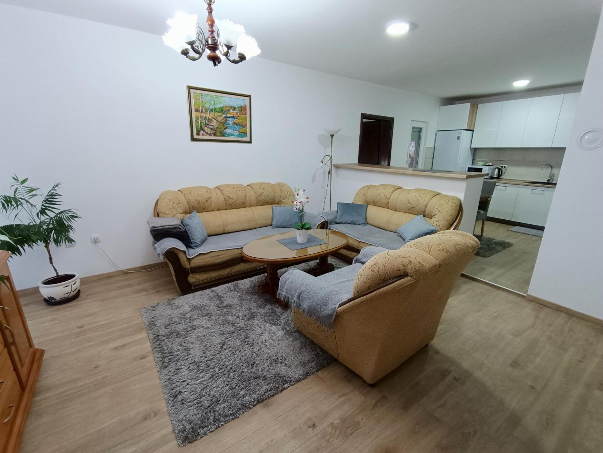 Entire House Floor - 2-Bedroom Cozy & Peaceful Apartment Podgorica Exteriör bild