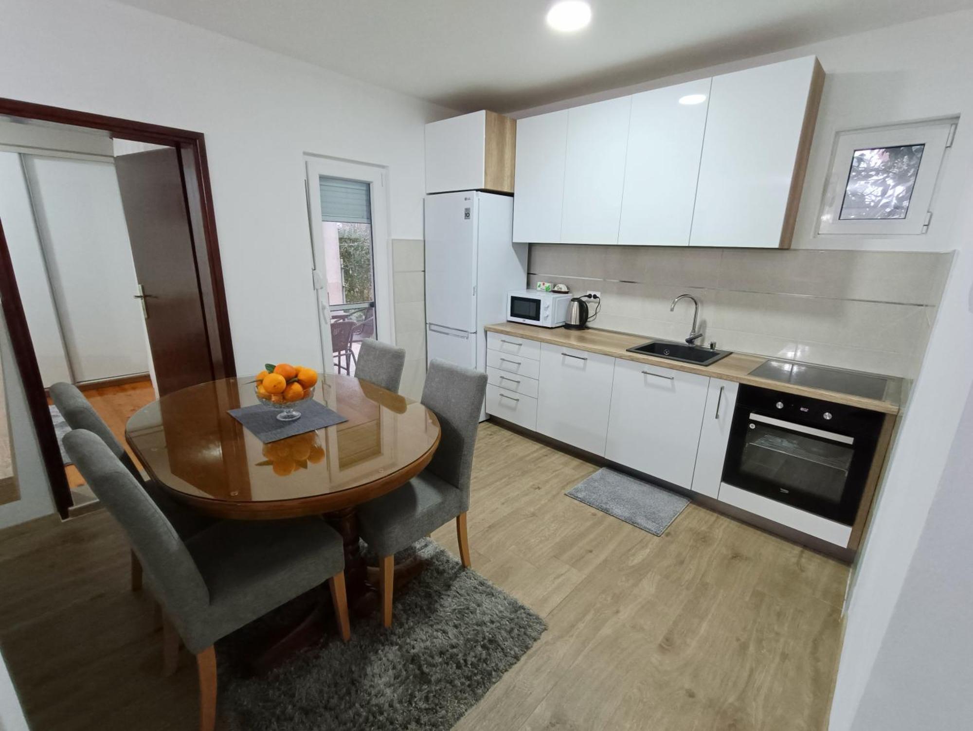 Entire House Floor - 2-Bedroom Cozy & Peaceful Apartment Podgorica Exteriör bild