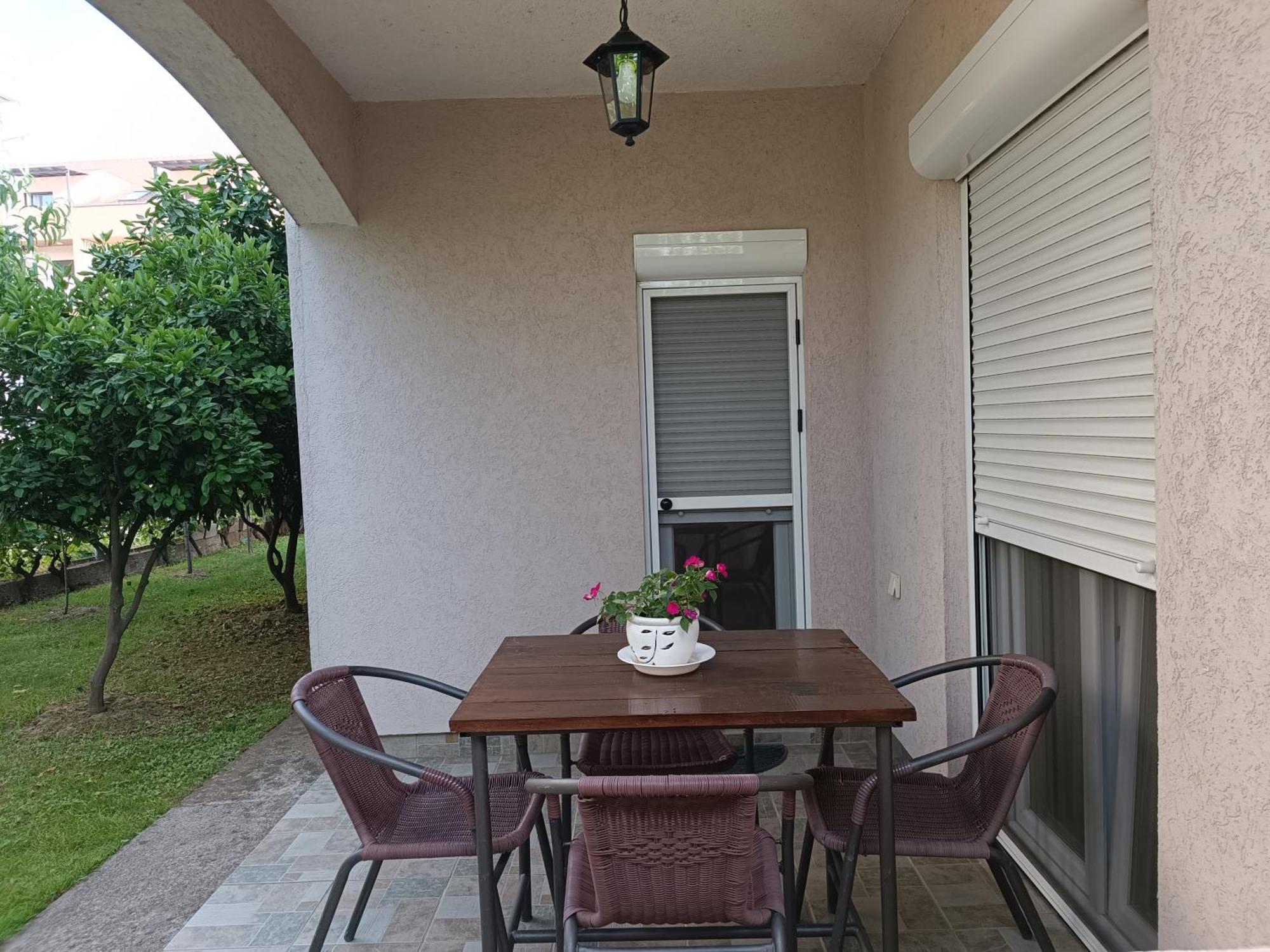 Entire House Floor - 2-Bedroom Cozy & Peaceful Apartment Podgorica Exteriör bild